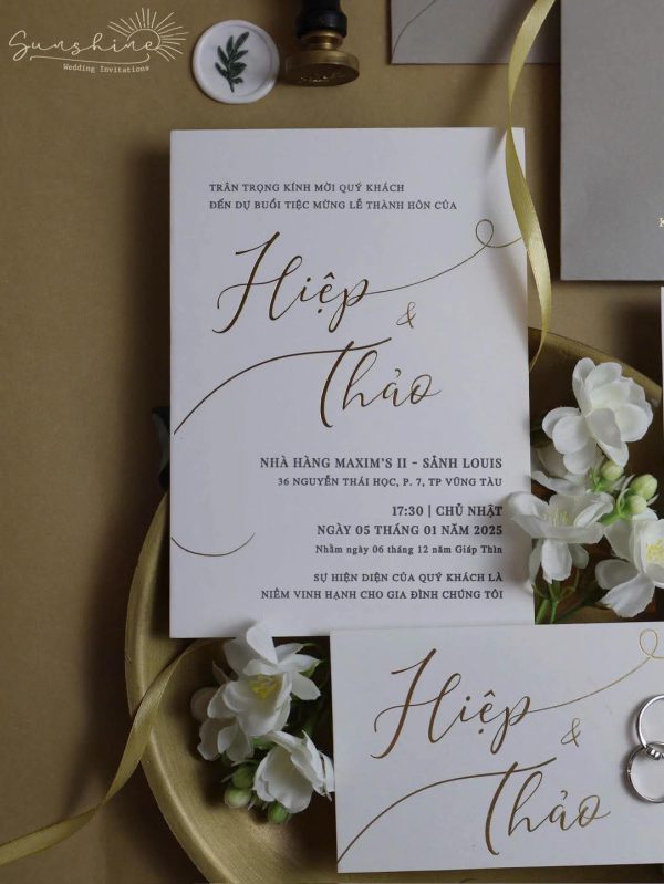 THIỆP CƯỚI LÀ CHIẾC CẦU NỐI ĐẦU TIÊN GIỮA TÌNH YÊU VÀ GIA ĐÌNH - Image 2