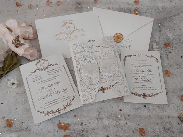 Thiệp cưới trắng cổ điển