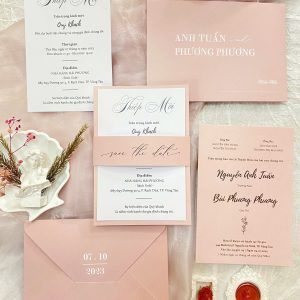Thiệp cưới hồng pastel – lựa chọn tinh tế cho ngày trọng đại.