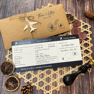 Thiệp cưới dạng passport giấy kraft – độc đáo, mộc mạc và đầy phong cách.